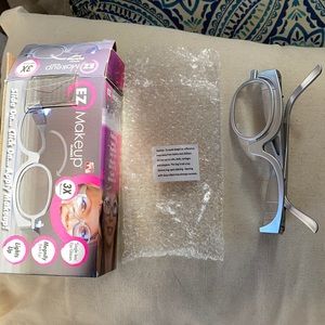 Make up glasses comes with batteries